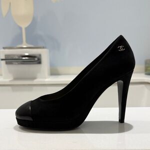 New CHANEL suede pumps w/ leather toecap and CC detail on heels. Size 36.5.